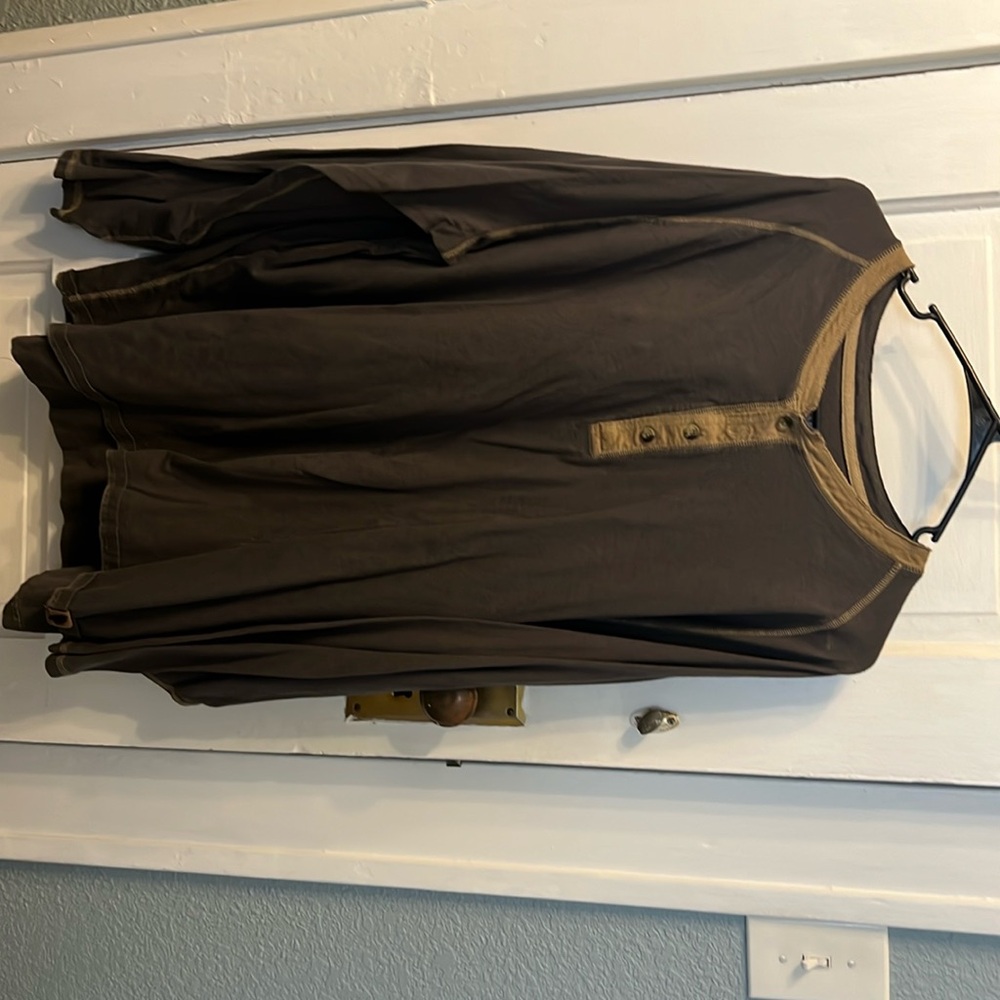 Legendary whitetail Henley. Size 3XL. Worn only a few times.